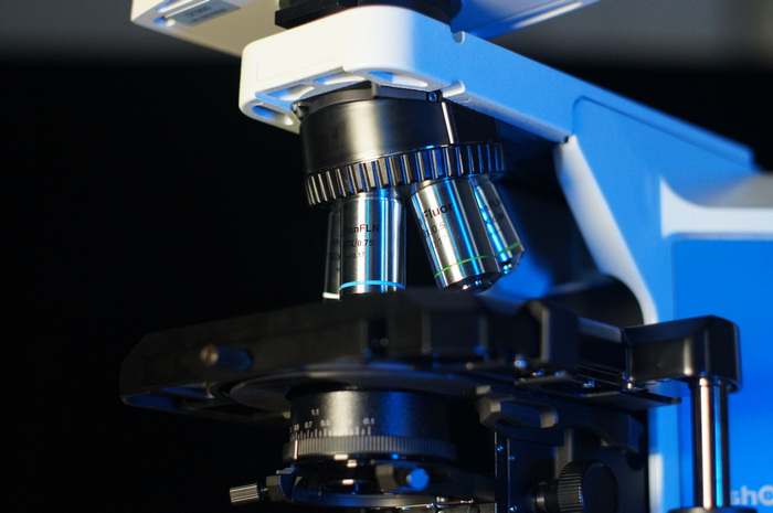 为什么显微镜观察物体需要切成薄片，透光进行观察？用反射光不行吗？